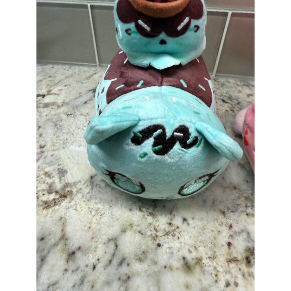 Lot Aphmau MeeMeows Mint Chocolate Chip Ice Cream Cat & Cherry Cupcake Cat Plush - Picture 3 of 16